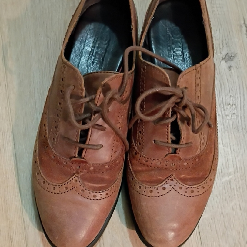 Elegant Tan Leather Oxfords